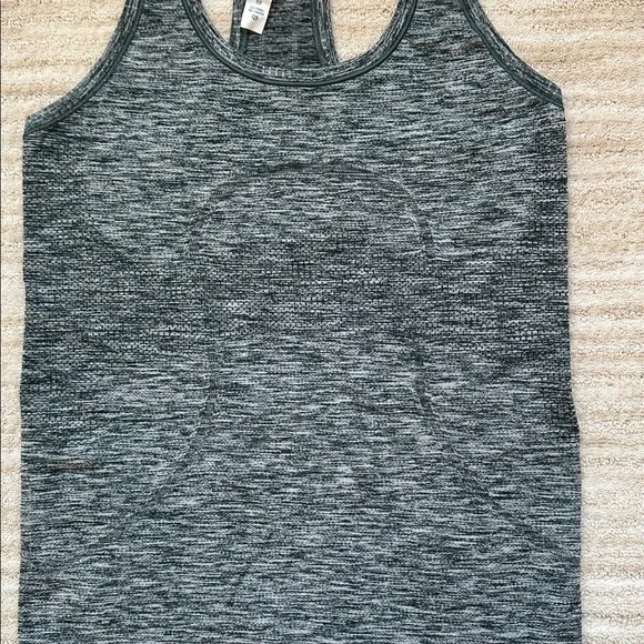 Like New Lululemon Run: Swiftly Tech Racerback Space Dye Heathered Green Size 6 - Picture 3 of 14